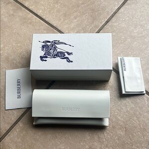 Burberry White Leather Sunglasses case
